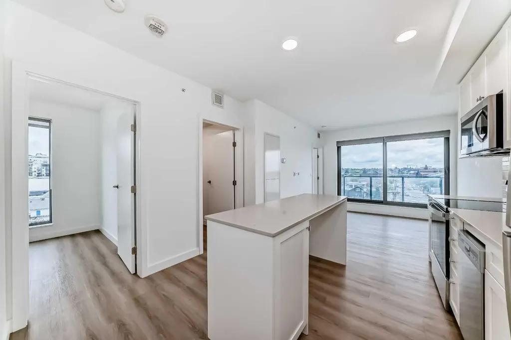123 4 Street NE Calgary AB T2E 8K3