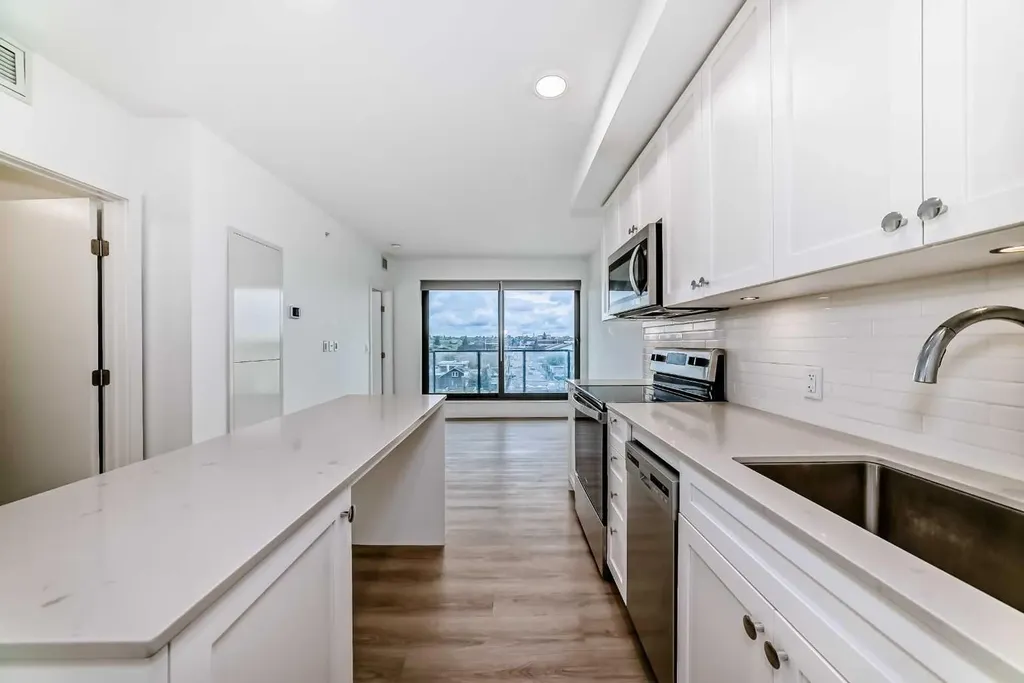 123 4 Street NE Calgary AB T2E 8K3