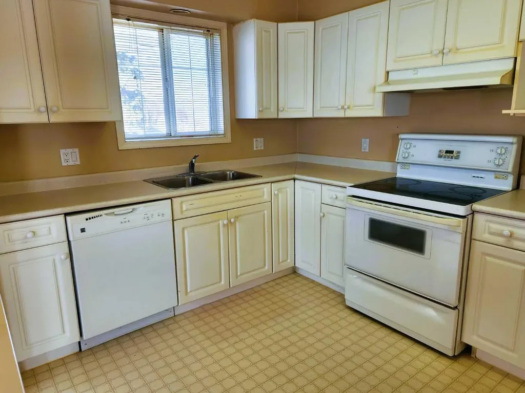 5117 50 Street Lloydminster AB T9V 0M7