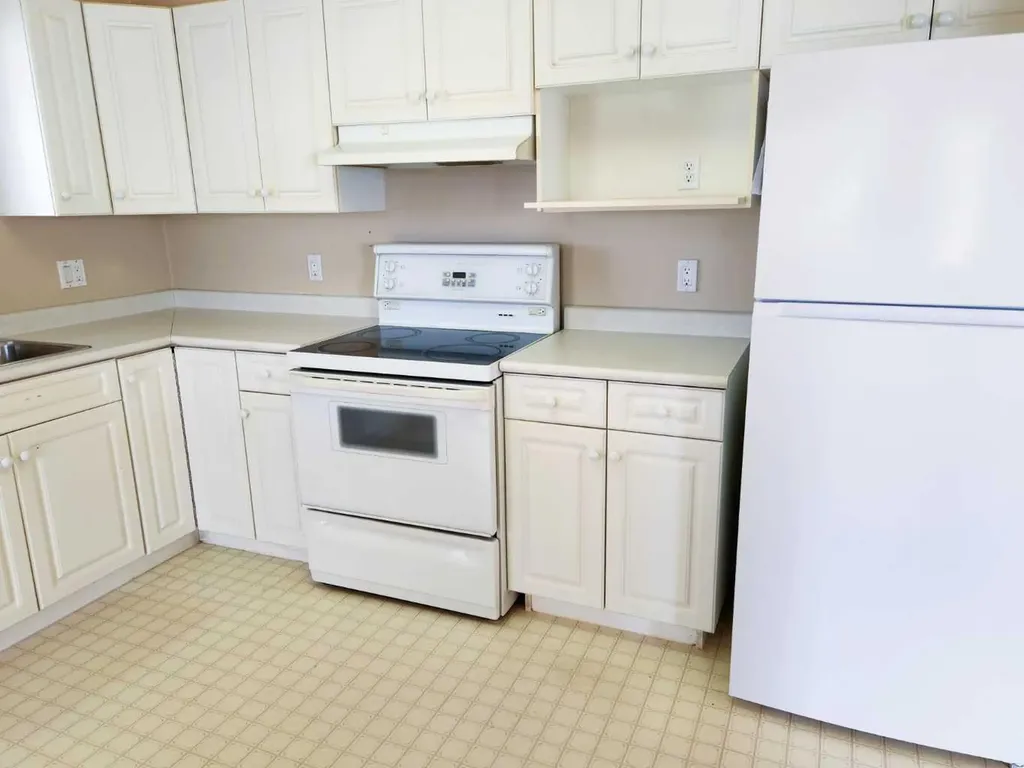 5117 50 Street Lloydminster AB T9V 0M7