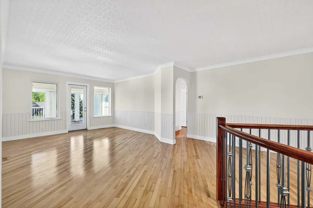 1212 15 Avenue Didsbury AB T0M 0S0