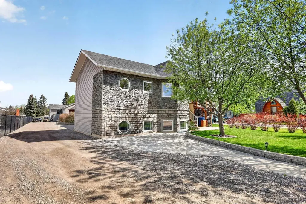 1212 15 Avenue Didsbury AB T0M 0S0