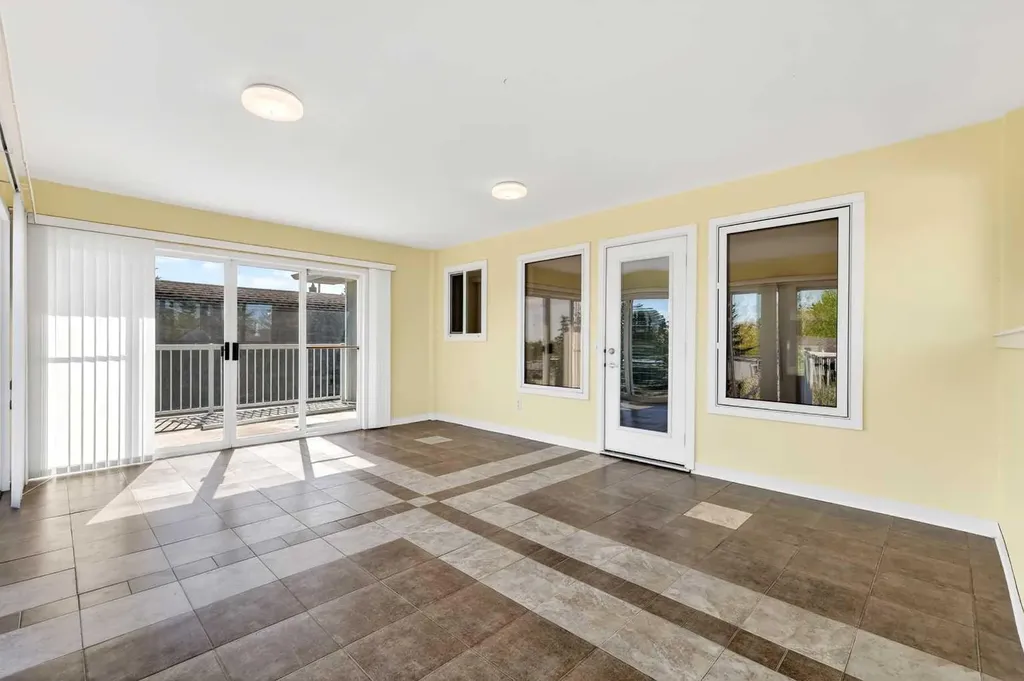 1212 15 Avenue Didsbury AB T0M 0S0
