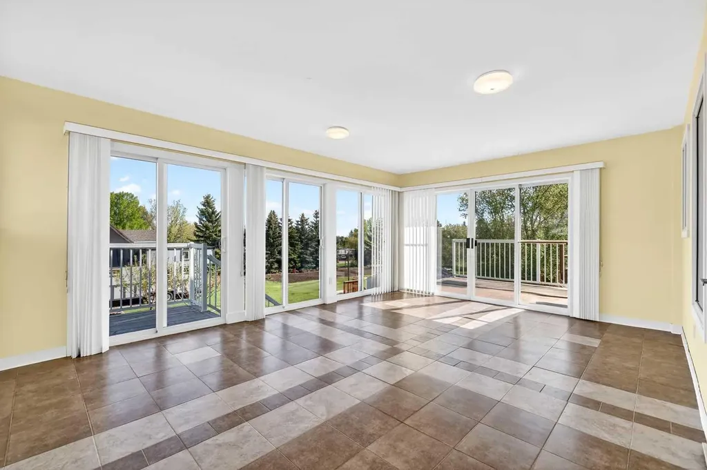 1212 15 Avenue Didsbury AB T0M 0S0
