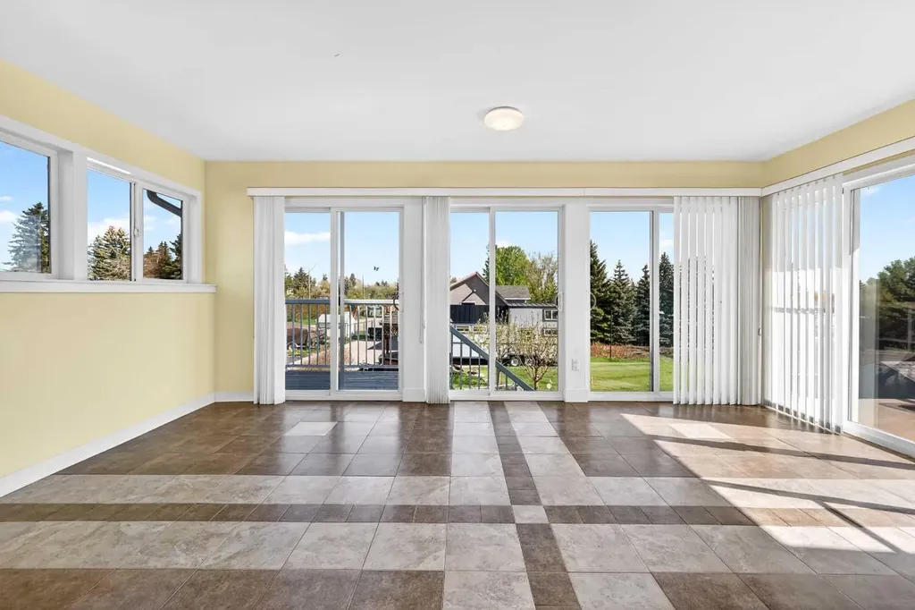 1212 15 Avenue Didsbury AB T0M 0S0