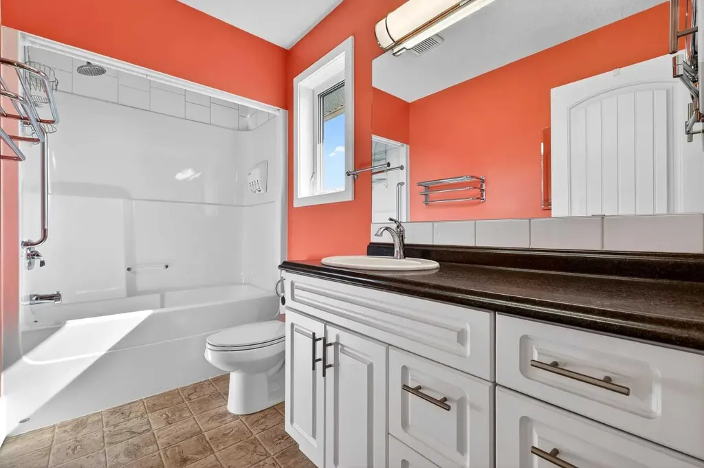 1212 15 Avenue Didsbury AB T0M 0S0