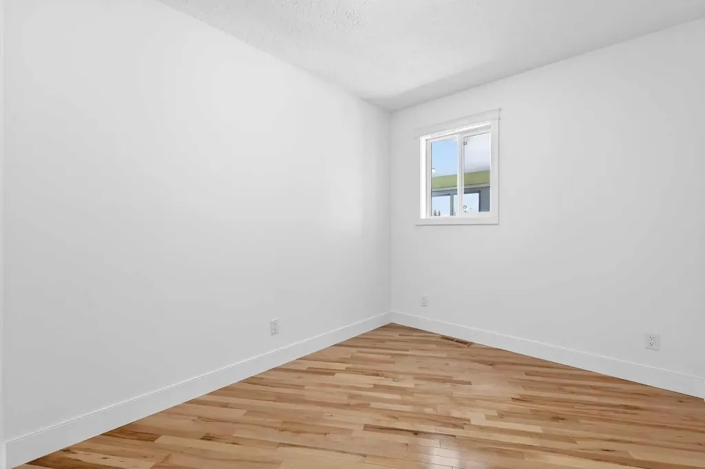1212 15 Avenue Didsbury AB T0M 0S0