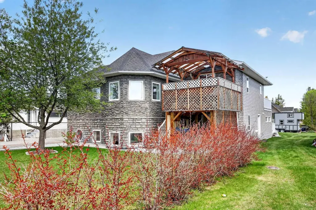 1212 15 Avenue Didsbury AB T0M 0S0