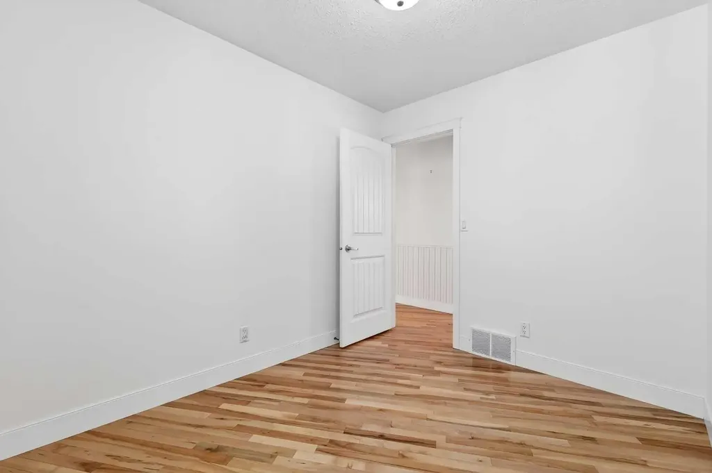 1212 15 Avenue Didsbury AB T0M 0S0