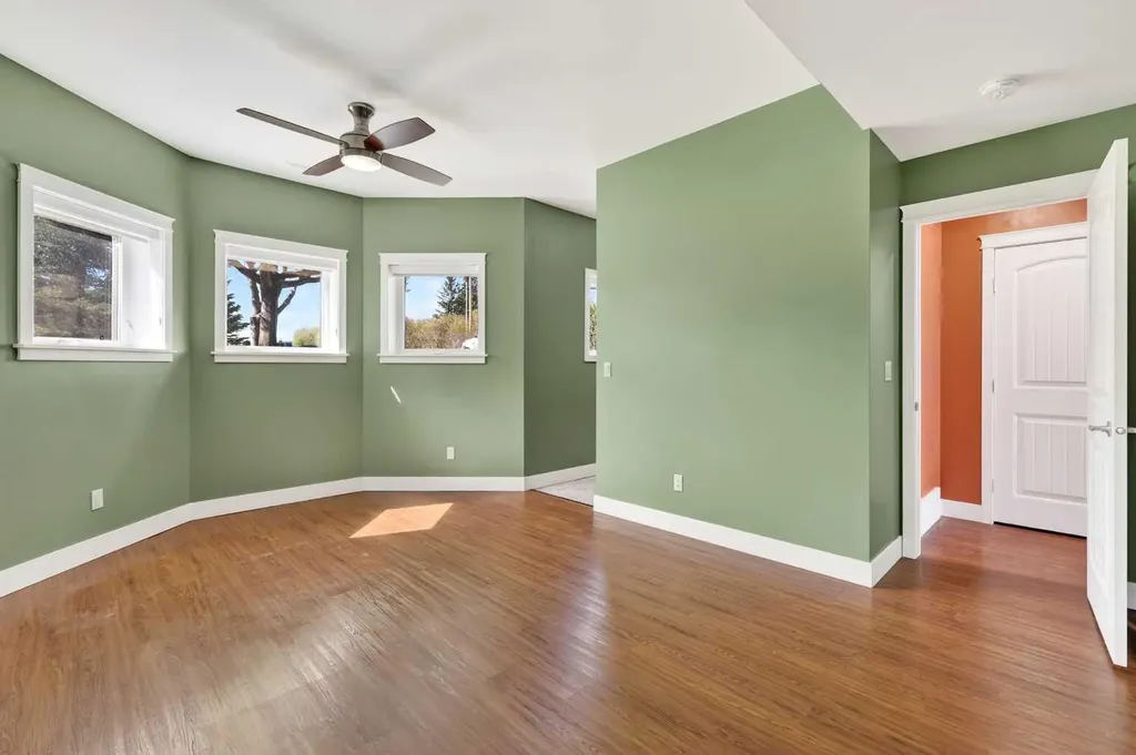 1212 15 Avenue Didsbury AB T0M 0S0