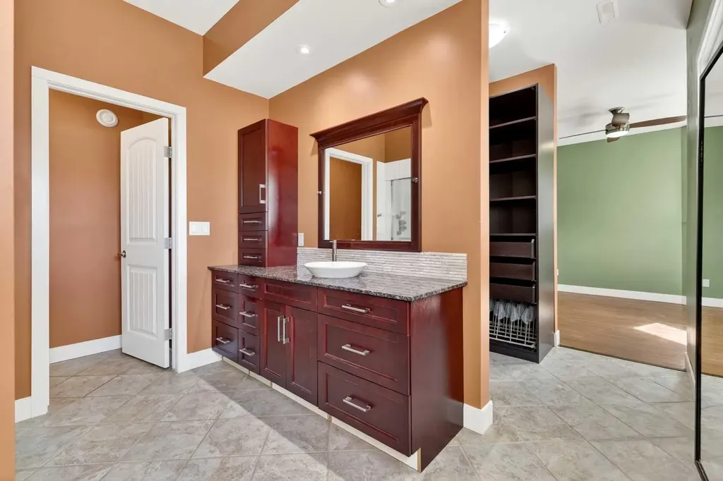 1212 15 Avenue Didsbury AB T0M 0S0