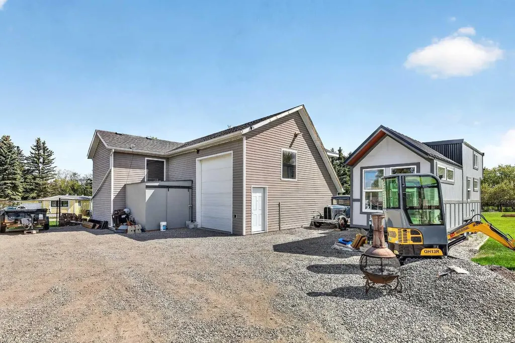 1212 15 Avenue Didsbury AB T0M 0S0