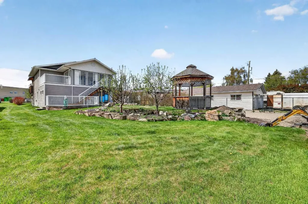 1212 15 Avenue Didsbury AB T0M 0S0