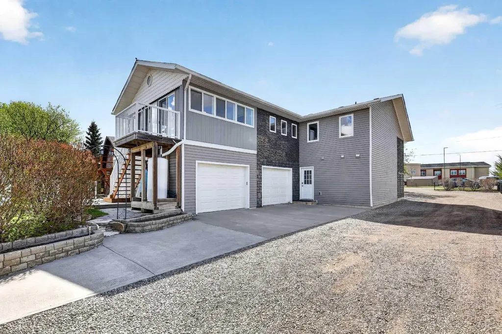 1212 15 Avenue Didsbury AB T0M 0S0
