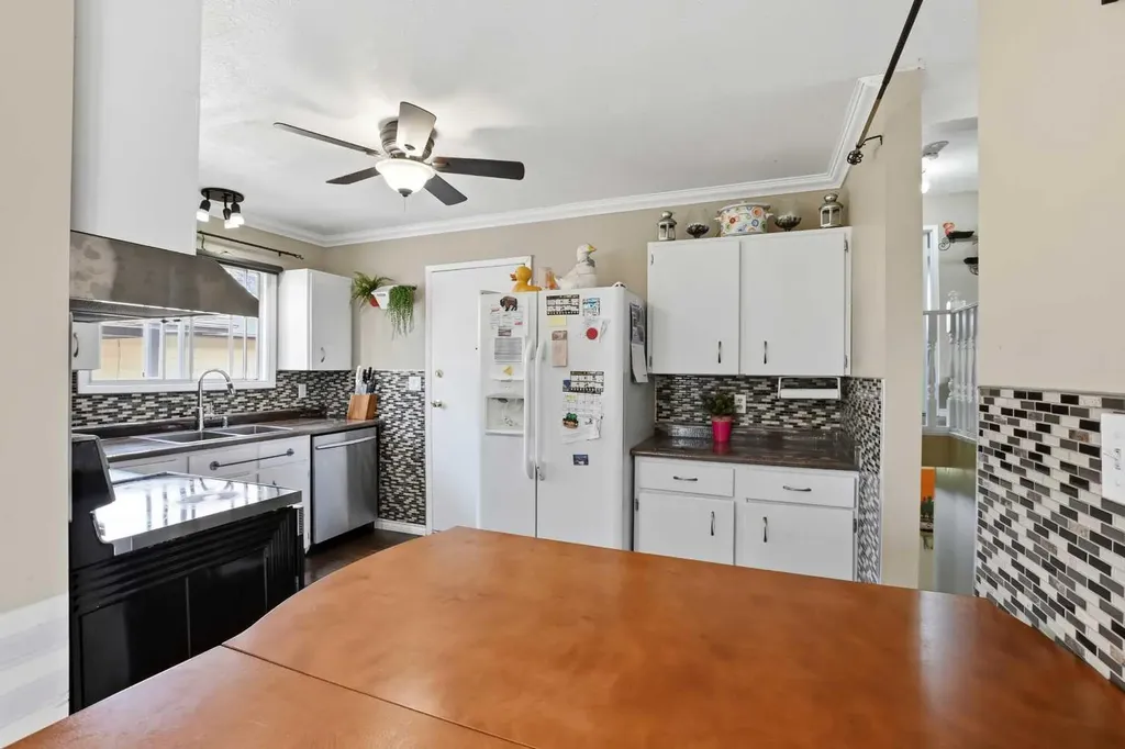 5218 Silverthorn Road Olds AB T4H 1B1