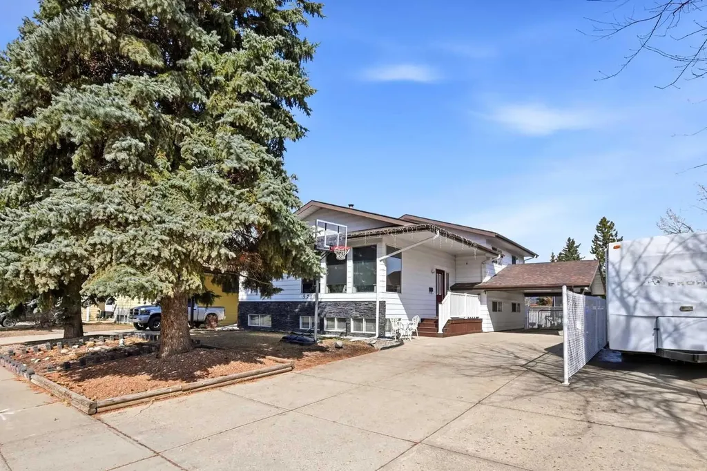 5218 Silverthorn Road Olds AB T4H 1B1