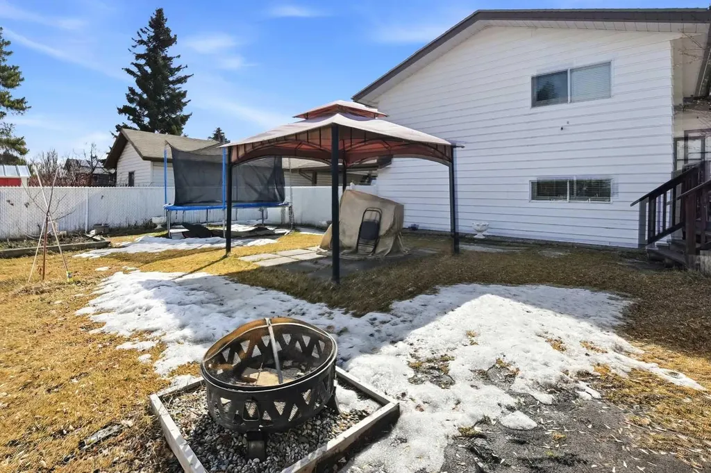 5218 Silverthorn Road Olds AB T4H 1B1