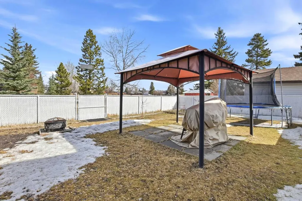5218 Silverthorn Road Olds AB T4H 1B1