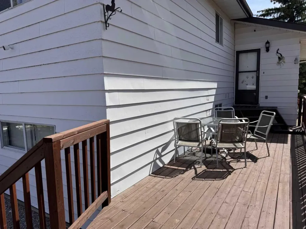 5218 Silverthorn Road Olds AB T4H 1B1