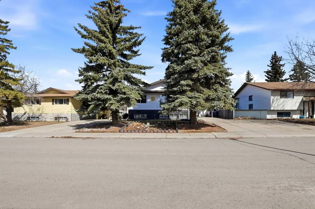 5218 Silverthorn Road Olds AB T4H 1B1