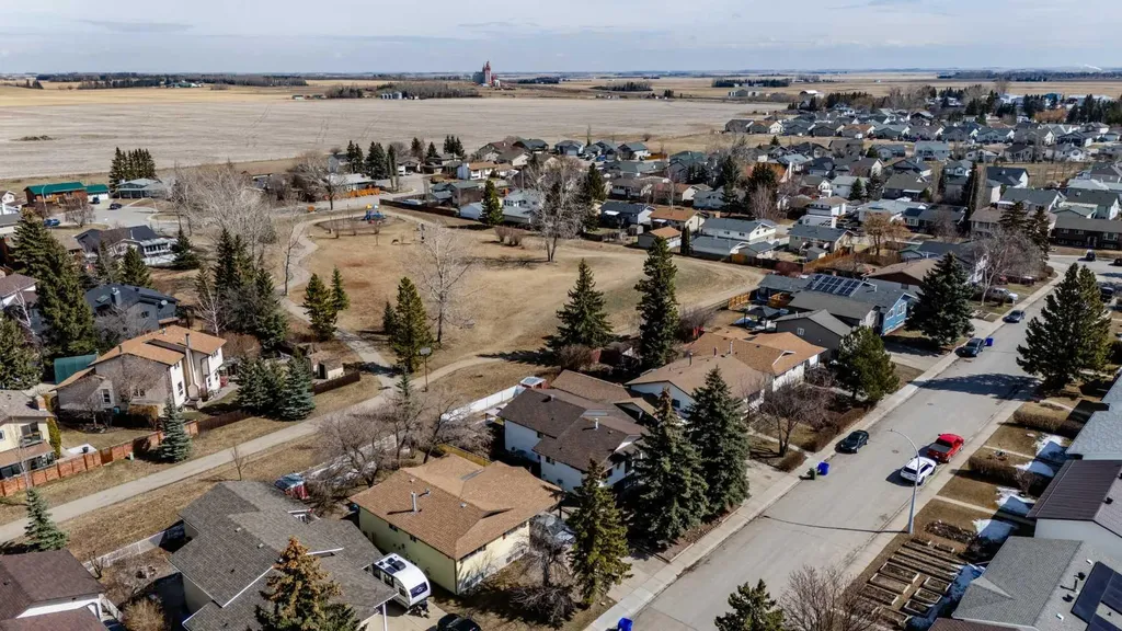 5218 Silverthorn Road Olds AB T4H 1B1