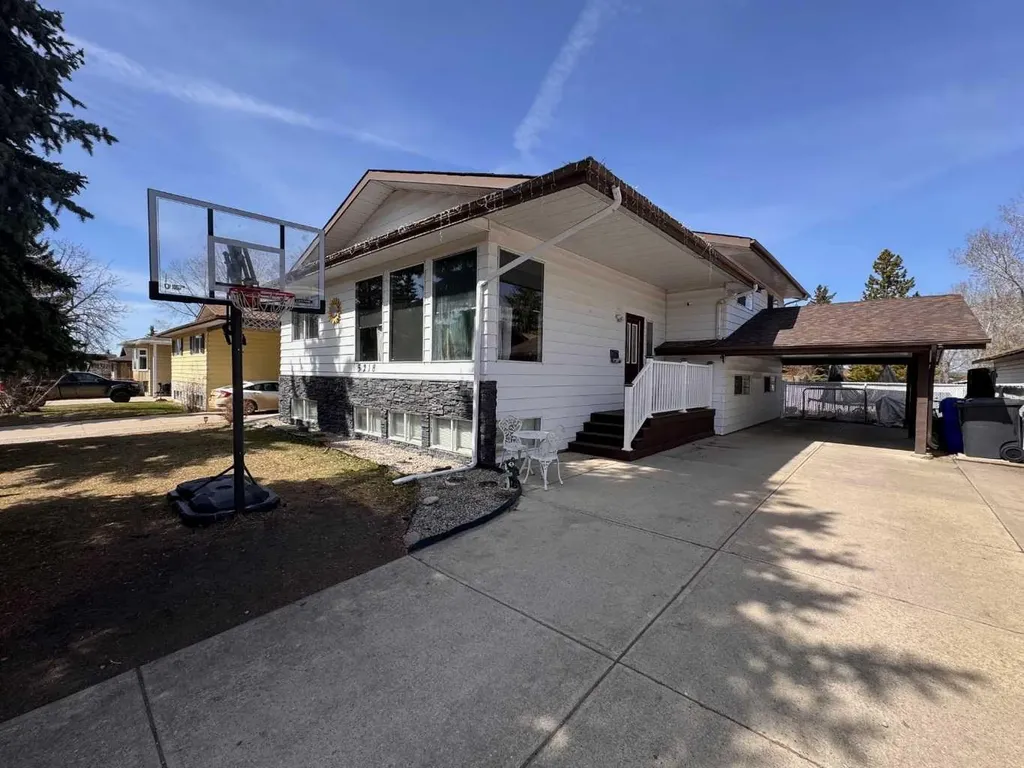 5218 Silverthorn Road Olds AB T4H 1B1