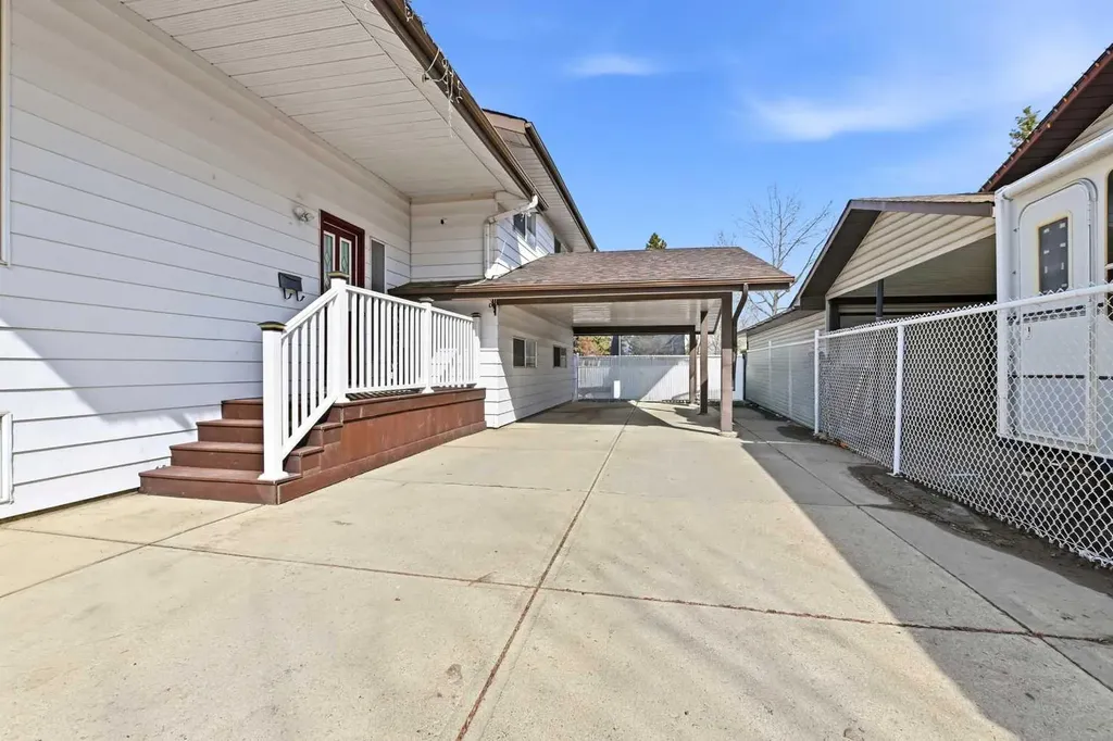 5218 Silverthorn Road Olds AB T4H 1B1