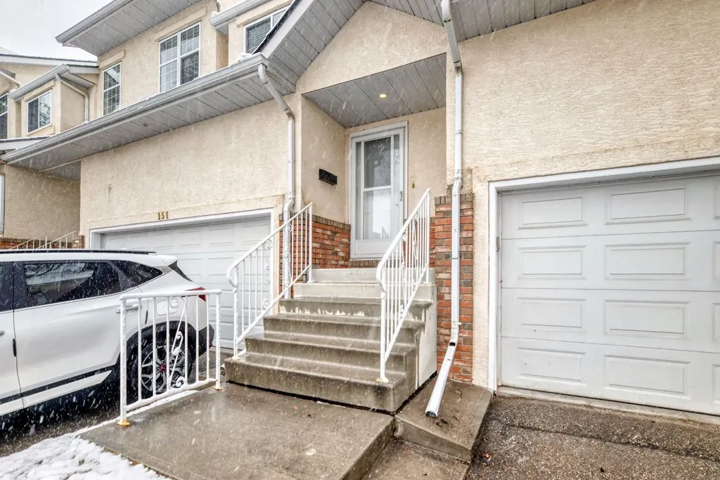 155 Prominence Heights SW Calgary AB T3H 2Z6