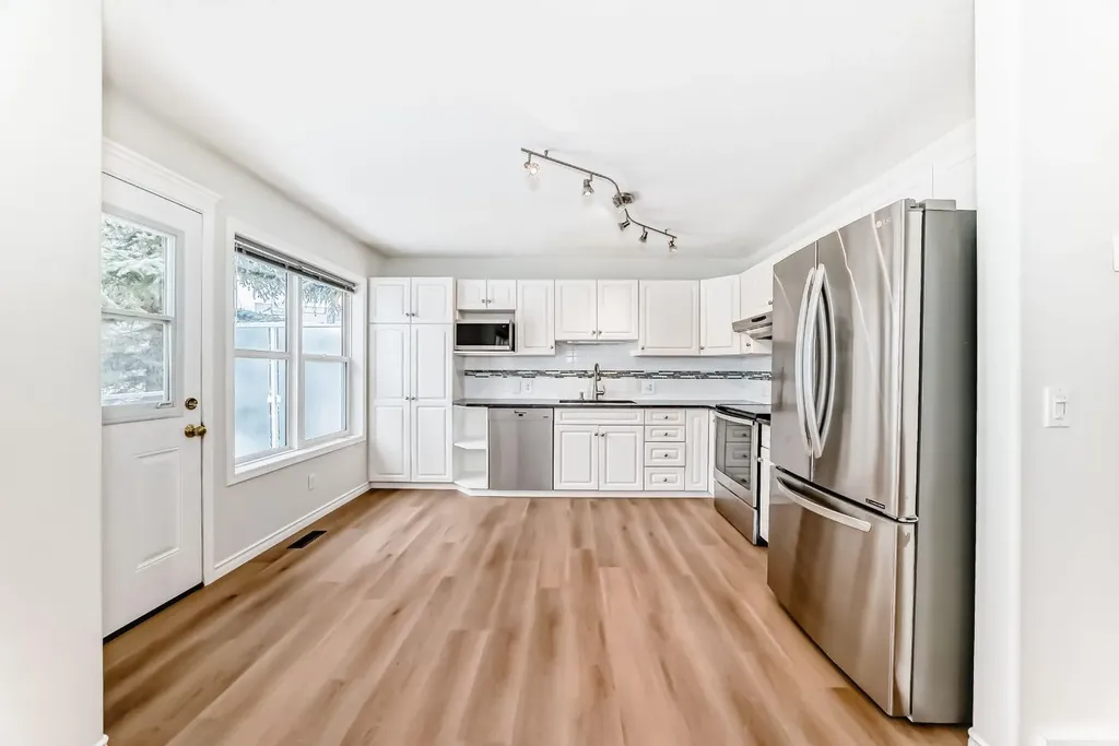 155 Prominence Heights SW Calgary AB T3H 2Z6