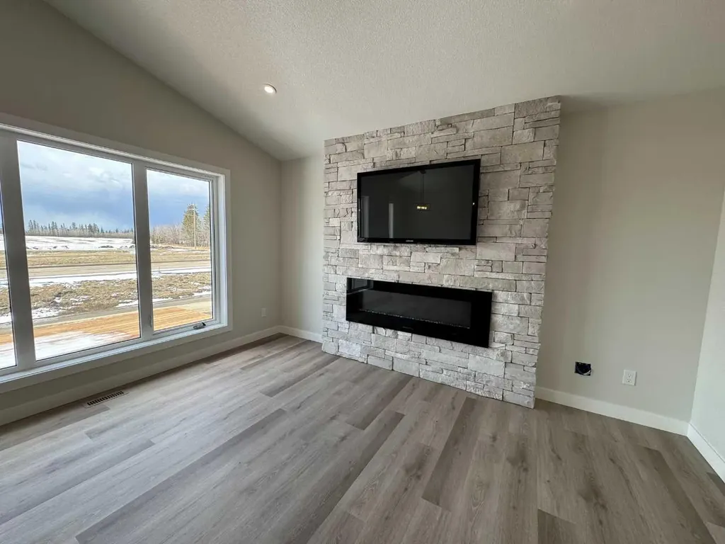 52 Emmett Crescent Red Deer AB T4P 3G8