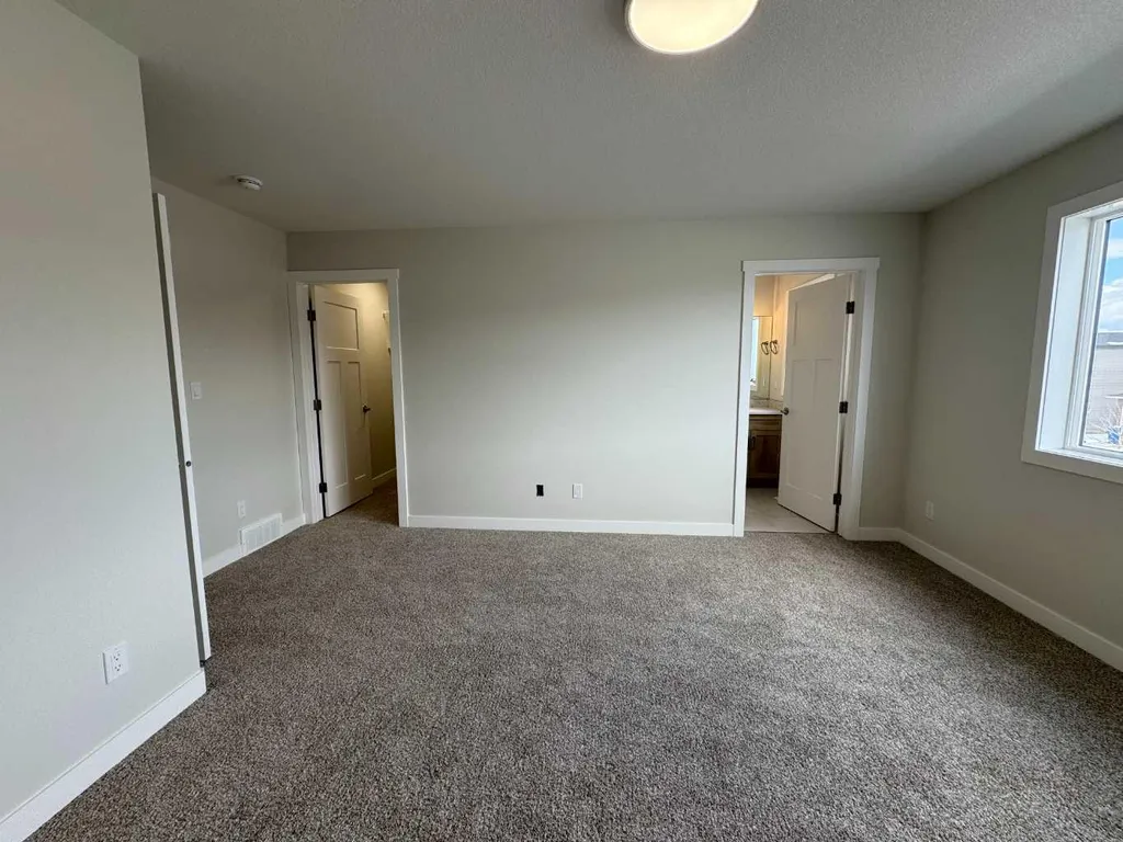 52 Emmett Crescent Red Deer AB T4P 3G8