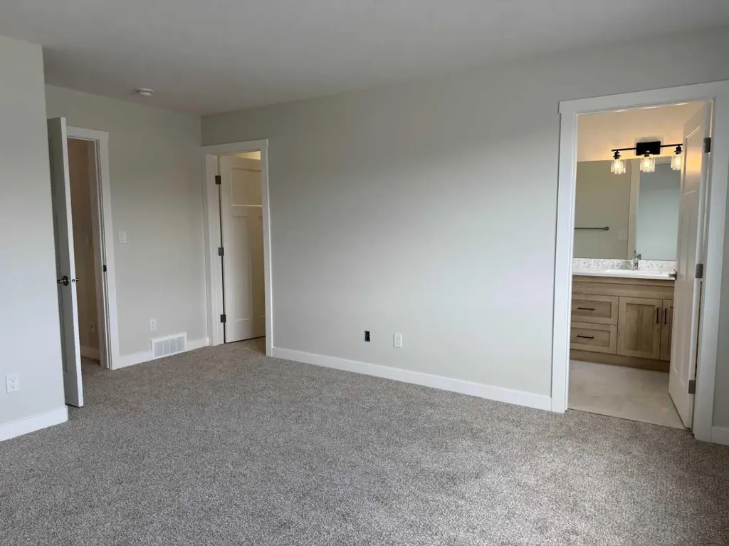 52 Emmett Crescent Red Deer AB T4P 3G8