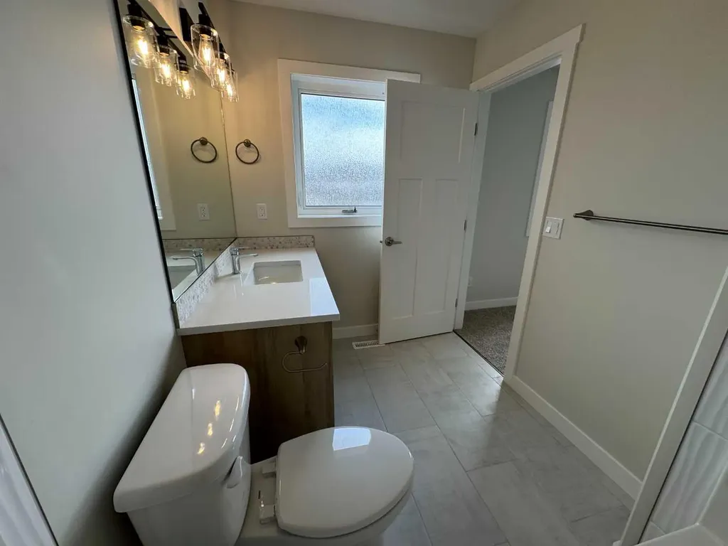 52 Emmett Crescent Red Deer AB T4P 3G8