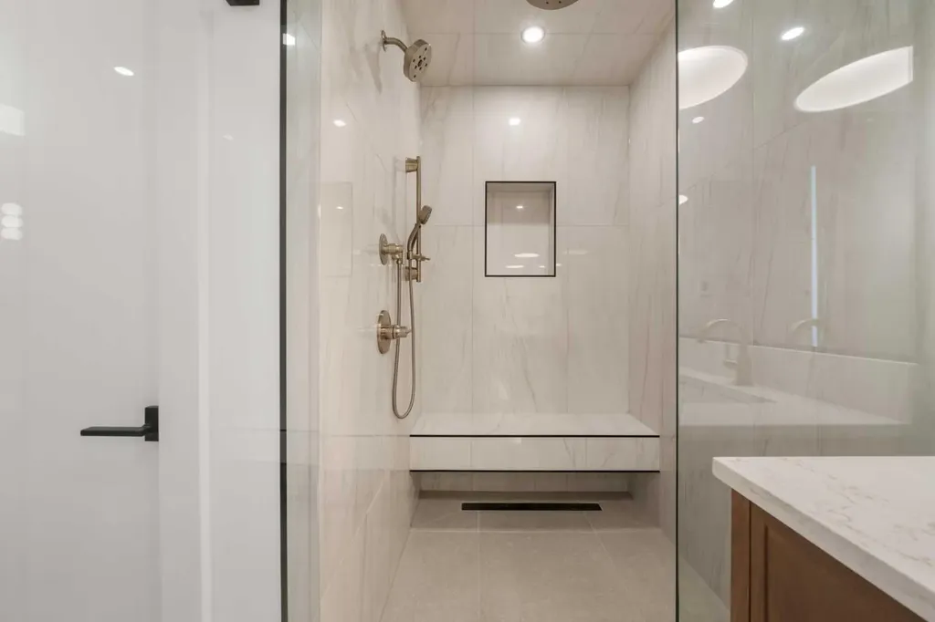 5104 21 Avenue NW Calgary AB T3B 0X4