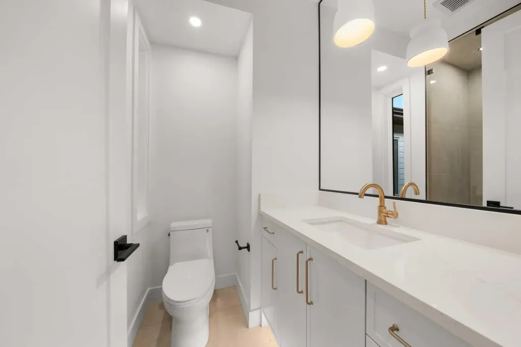 5104 21 Avenue NW Calgary AB T3B 0X4