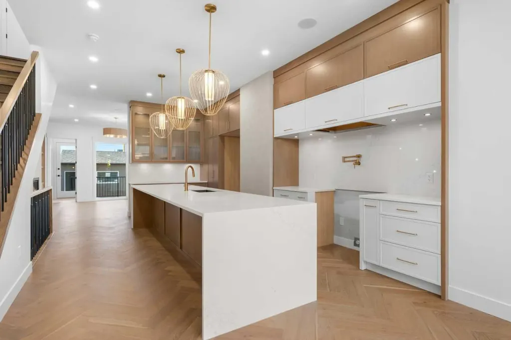 5104 21 Avenue NW Calgary AB T3B 0X4
