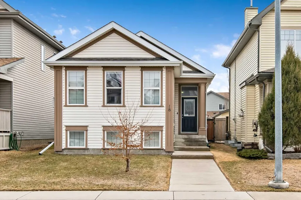 18 Copperstone Link SE Calgary AB T2Z 0J3