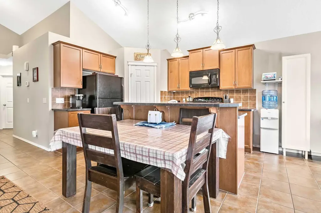 18 Copperstone Link SE Calgary AB T2Z 0J3