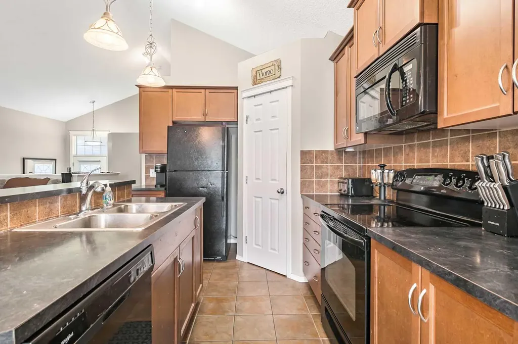 18 Copperstone Link SE Calgary AB T2Z 0J3