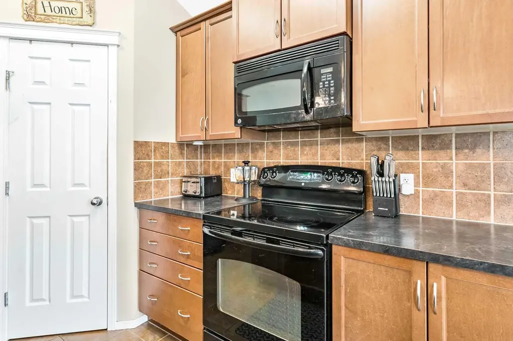 18 Copperstone Link SE Calgary AB T2Z 0J3
