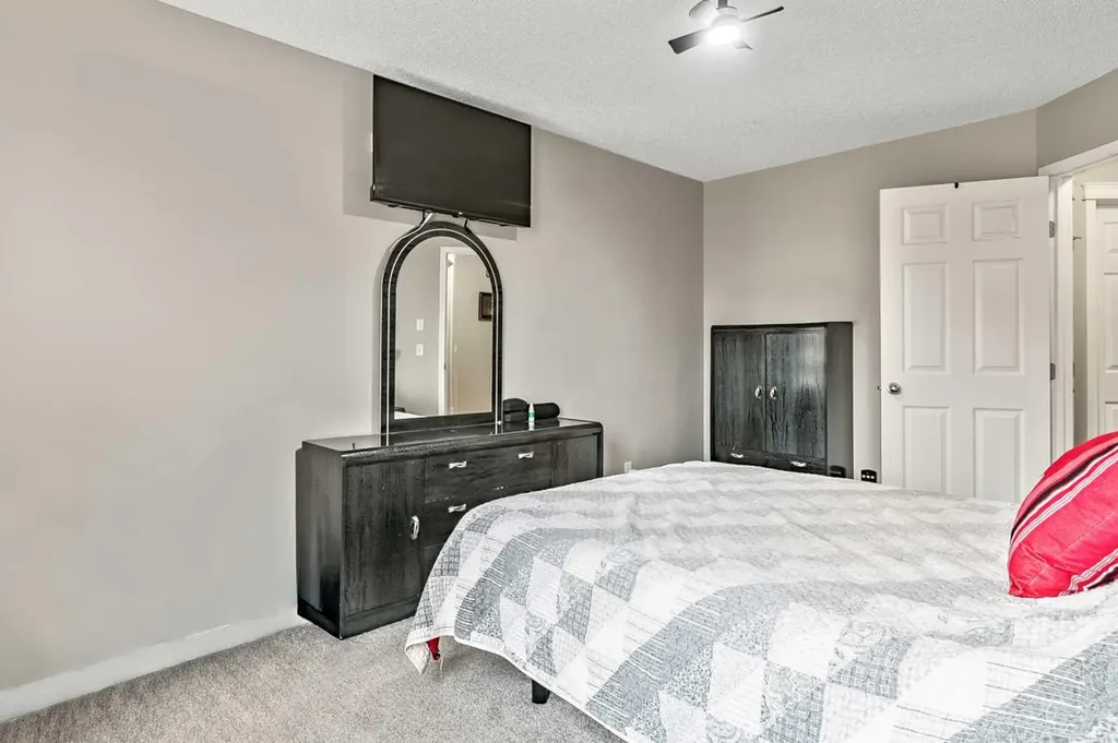 18 Copperstone Link SE Calgary AB T2Z 0J3