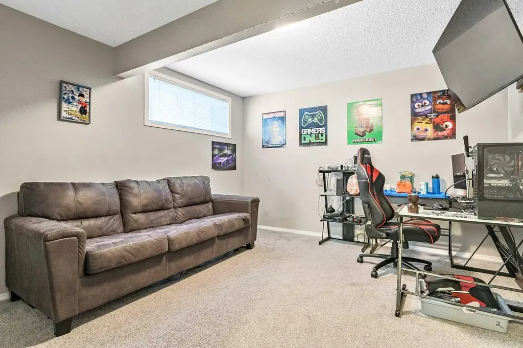 18 Copperstone Link SE Calgary AB T2Z 0J3