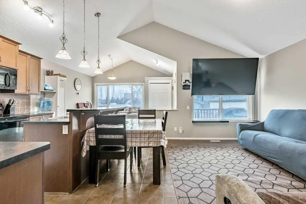 18 Copperstone Link SE Calgary AB T2Z 0J3