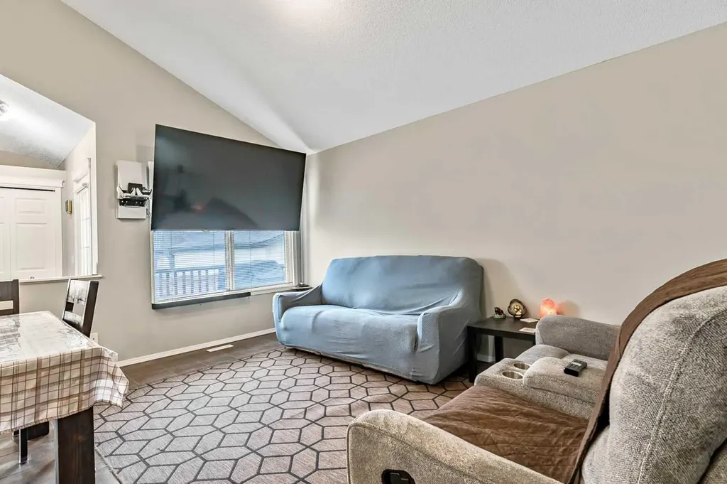 18 Copperstone Link SE Calgary AB T2Z 0J3