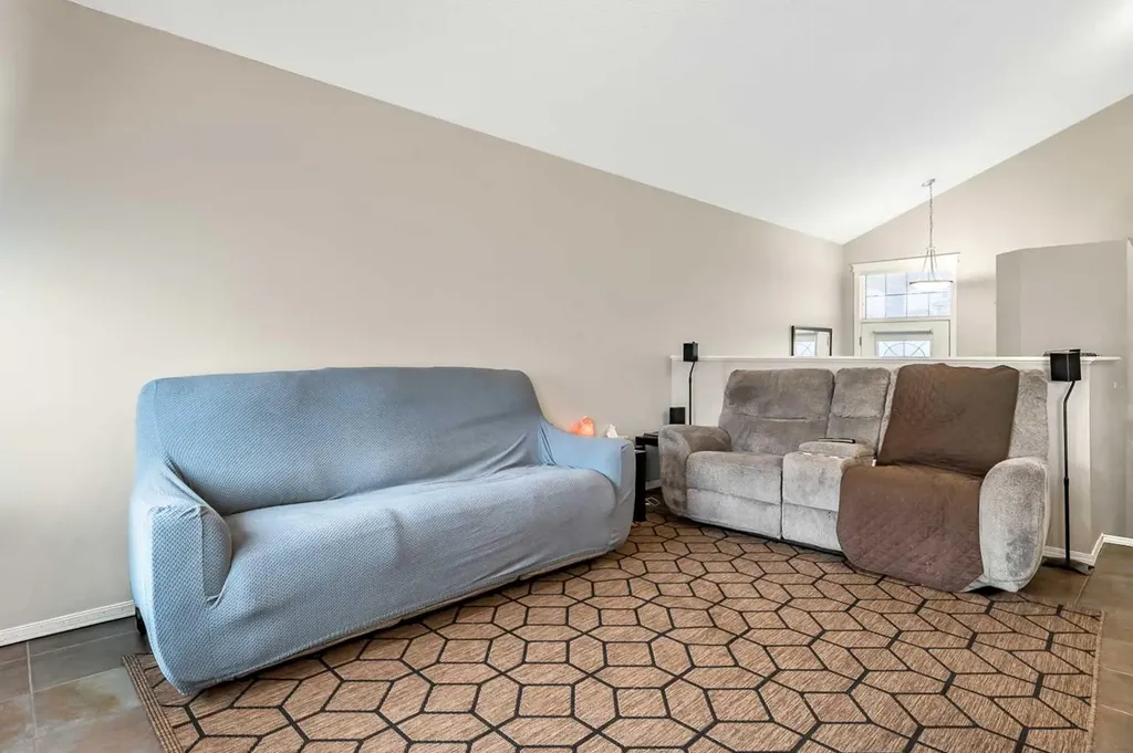 18 Copperstone Link SE Calgary AB T2Z 0J3
