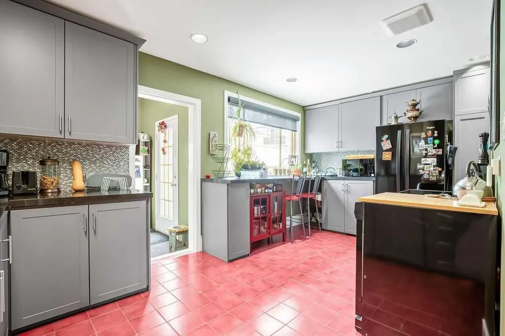 2410 16 Street SW Calgary AB T2T 4E8