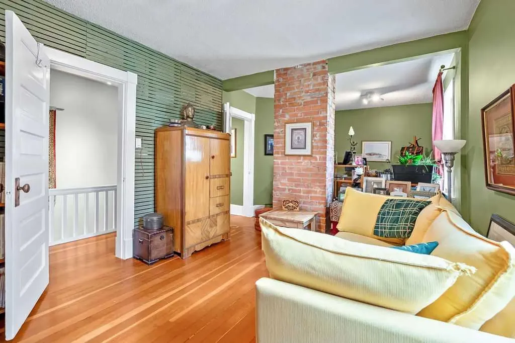 2410 16 Street SW Calgary AB T2T 4E8