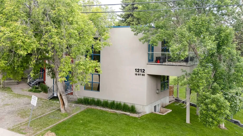 1212 13 Street SE Calgary AB T2G 5R3
