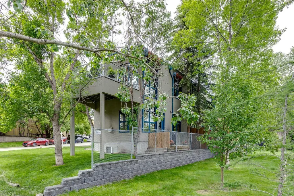1212 13 Street SE Calgary AB T2G 5R3