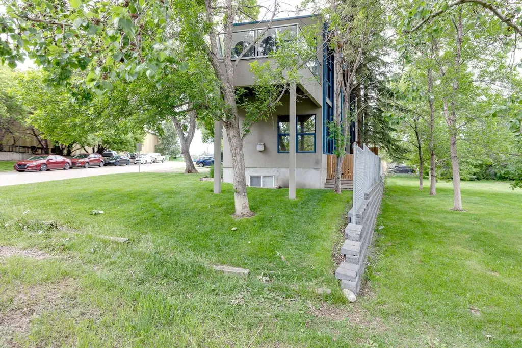 1212 13 Street SE Calgary AB T2G 5R3